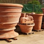 Les pots de Toscane habillent terrasses et jardins